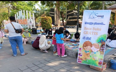 Taman Pustaka: Menyemai Minat Baca Lewat Lapak Baca Gratis